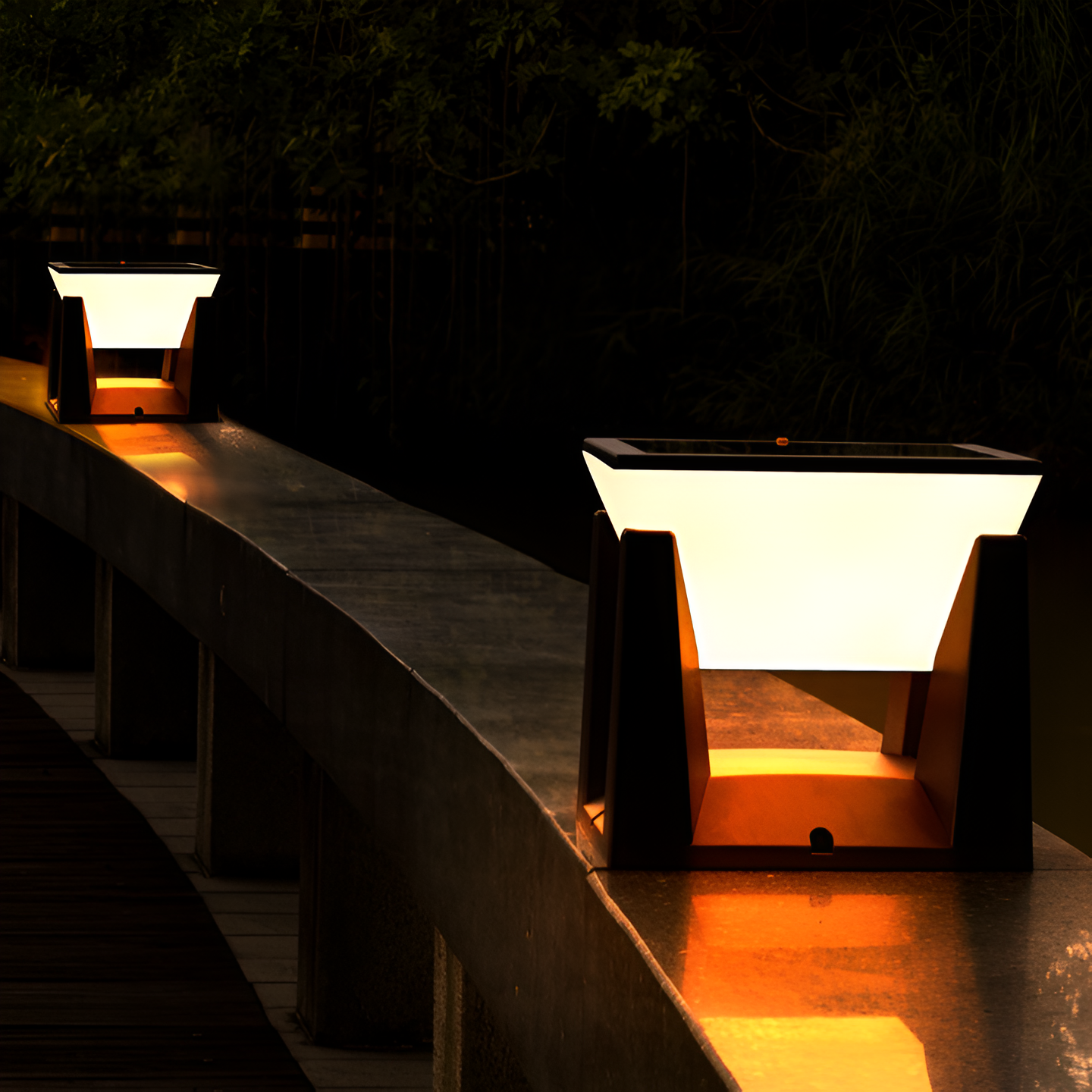 Sleek Solar Garden Square Light for Pathways - Image 1